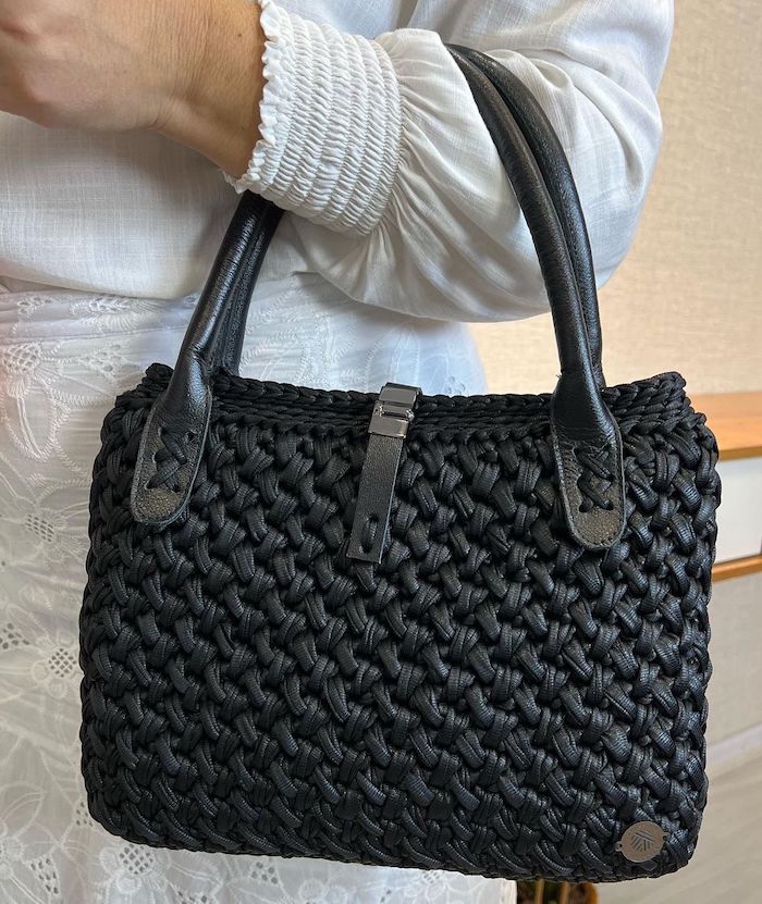 Kit Bolsa Itaúnas Preta com Fio de Malha VIP