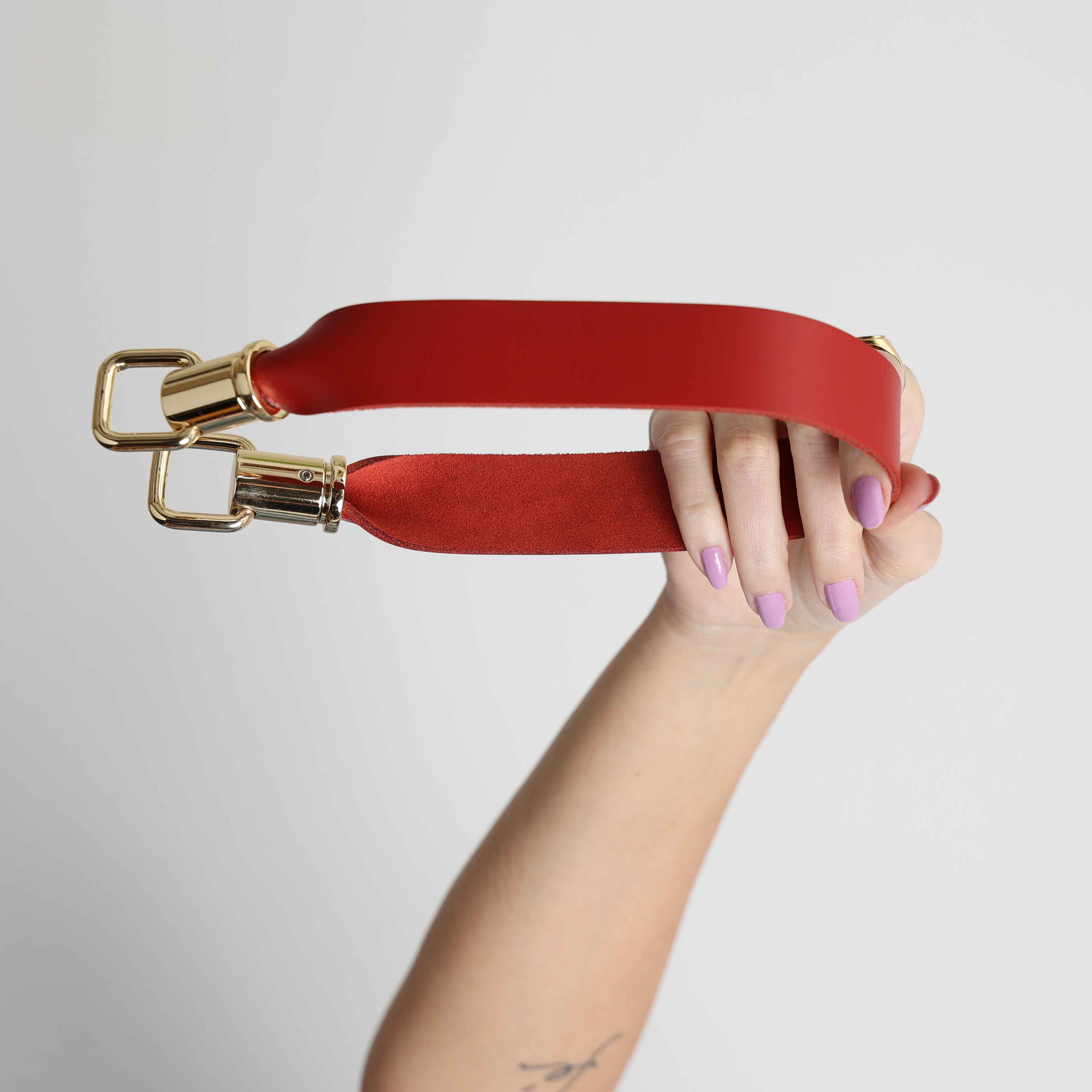 Alça de Mão Única Couro Largo Cor:Vermelho/Ouro