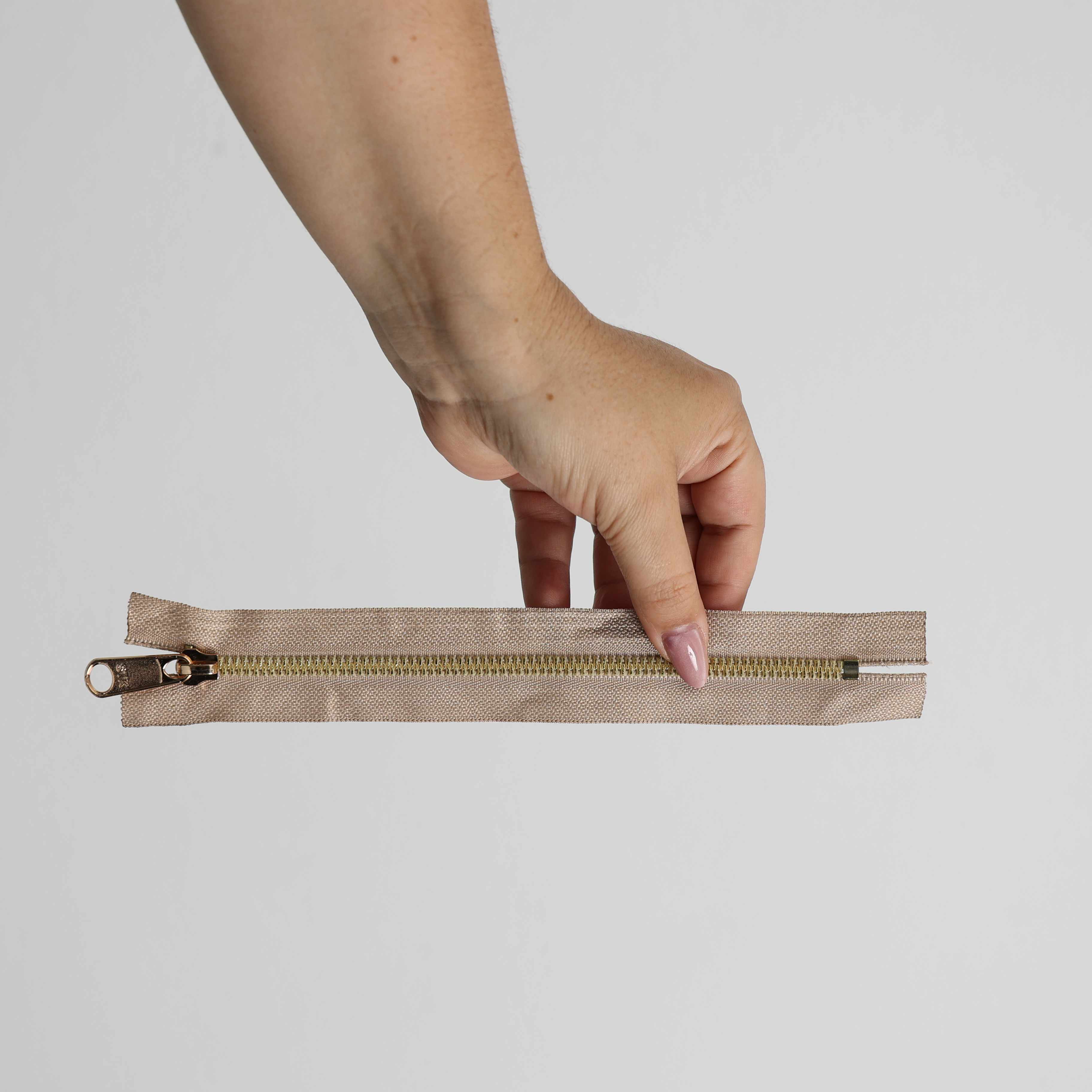Ziper 20cm Cor:Bege/Ouro