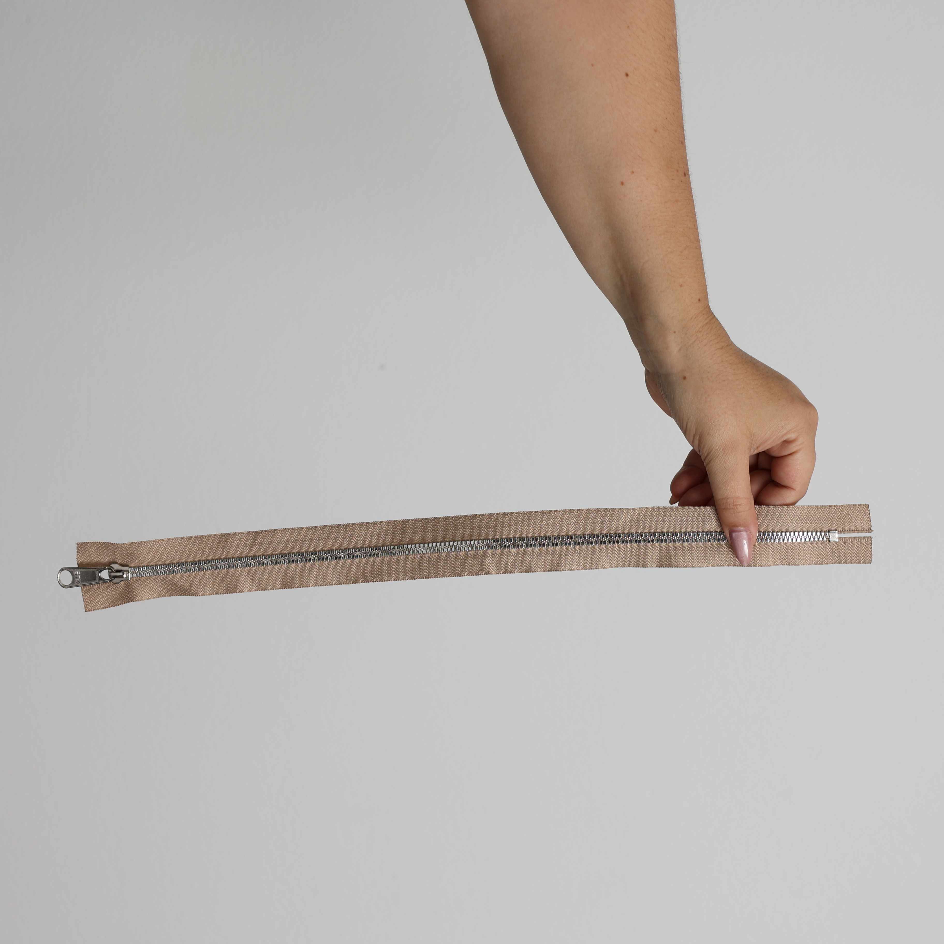 Ziper 40cm Cor:Bege/Prata