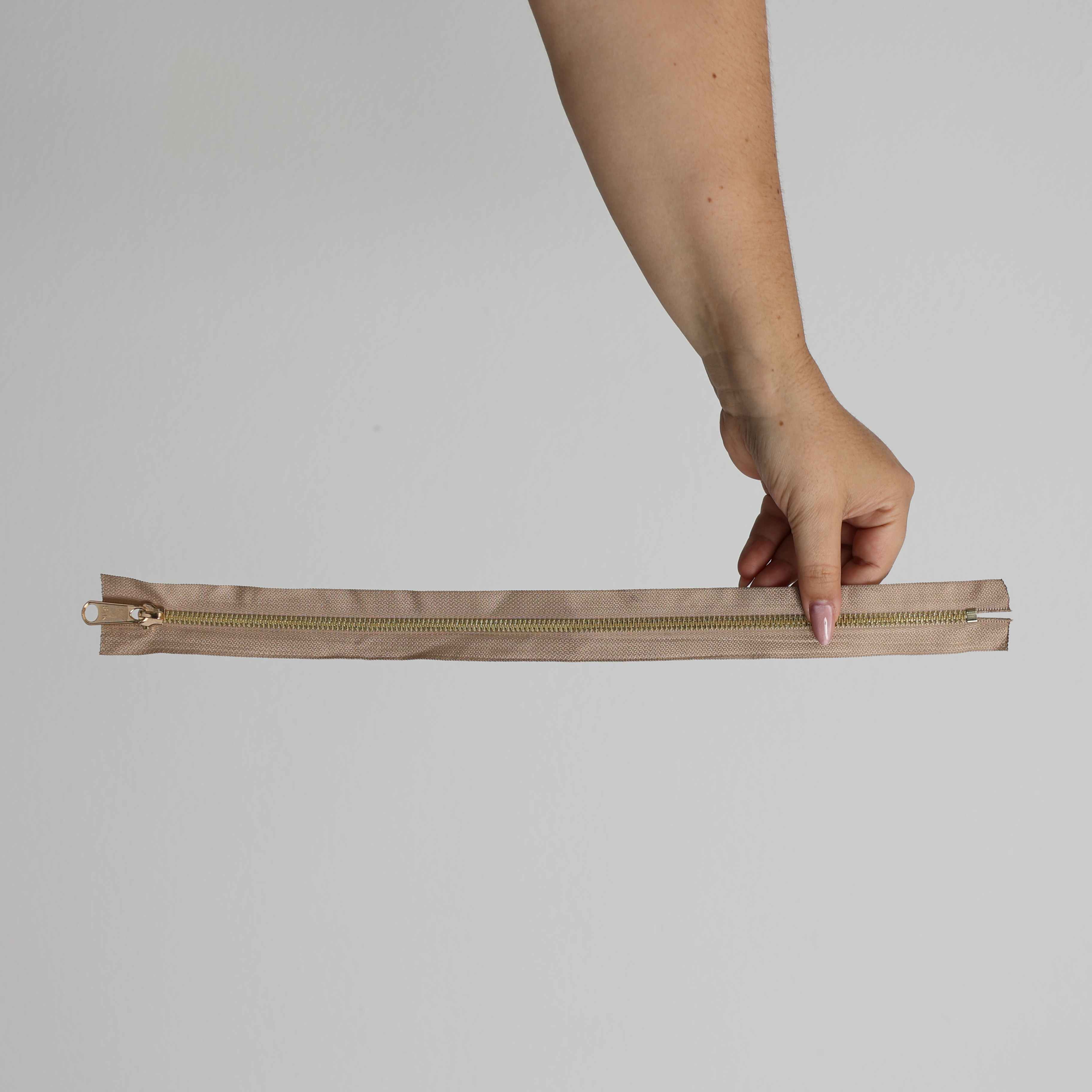 Ziper 40cm Cor:Bege/Ouro