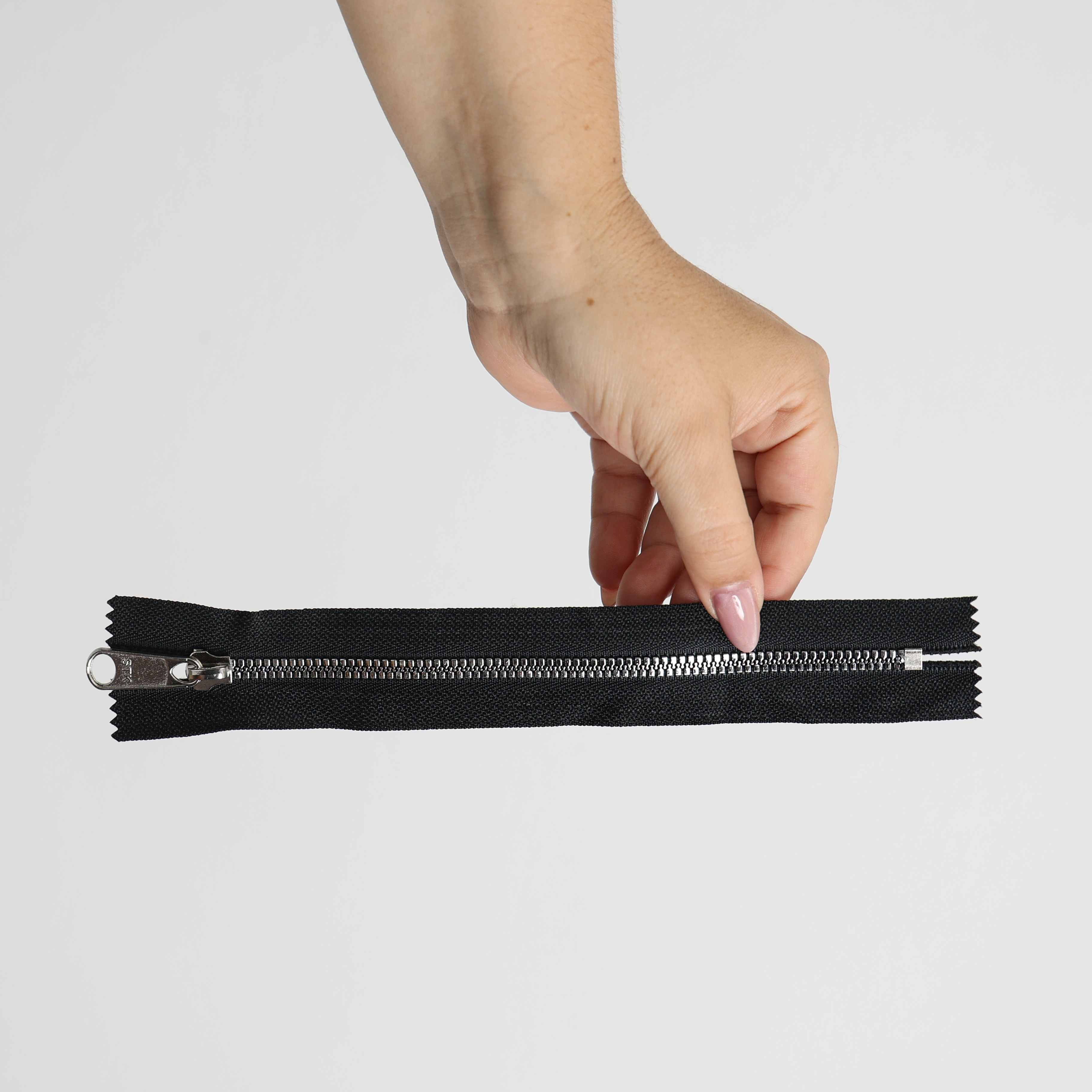 Ziper 20cm Cor:Preto/Prata