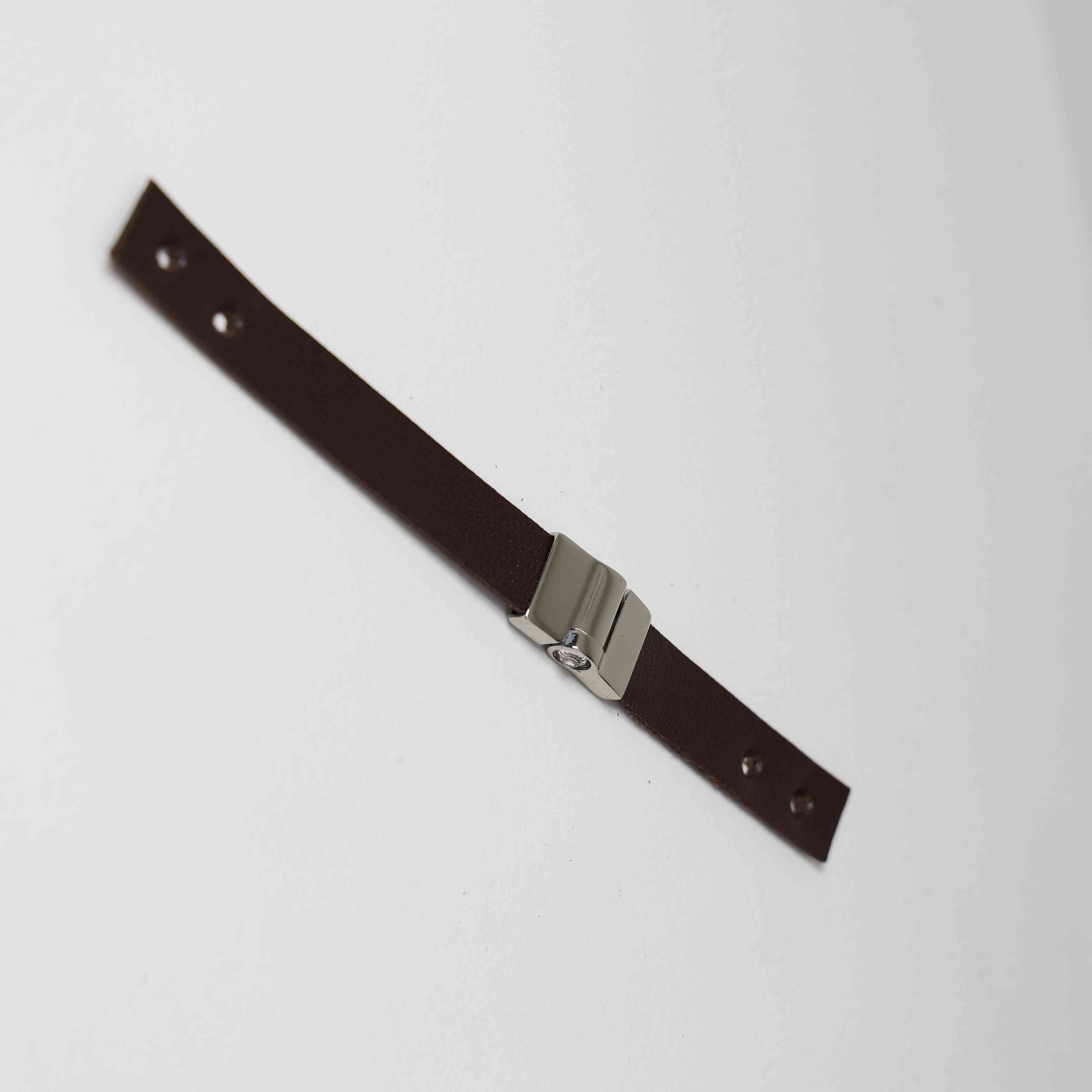 Fecho Imantado com Couro - 17cm Cor:Marrom/Prata