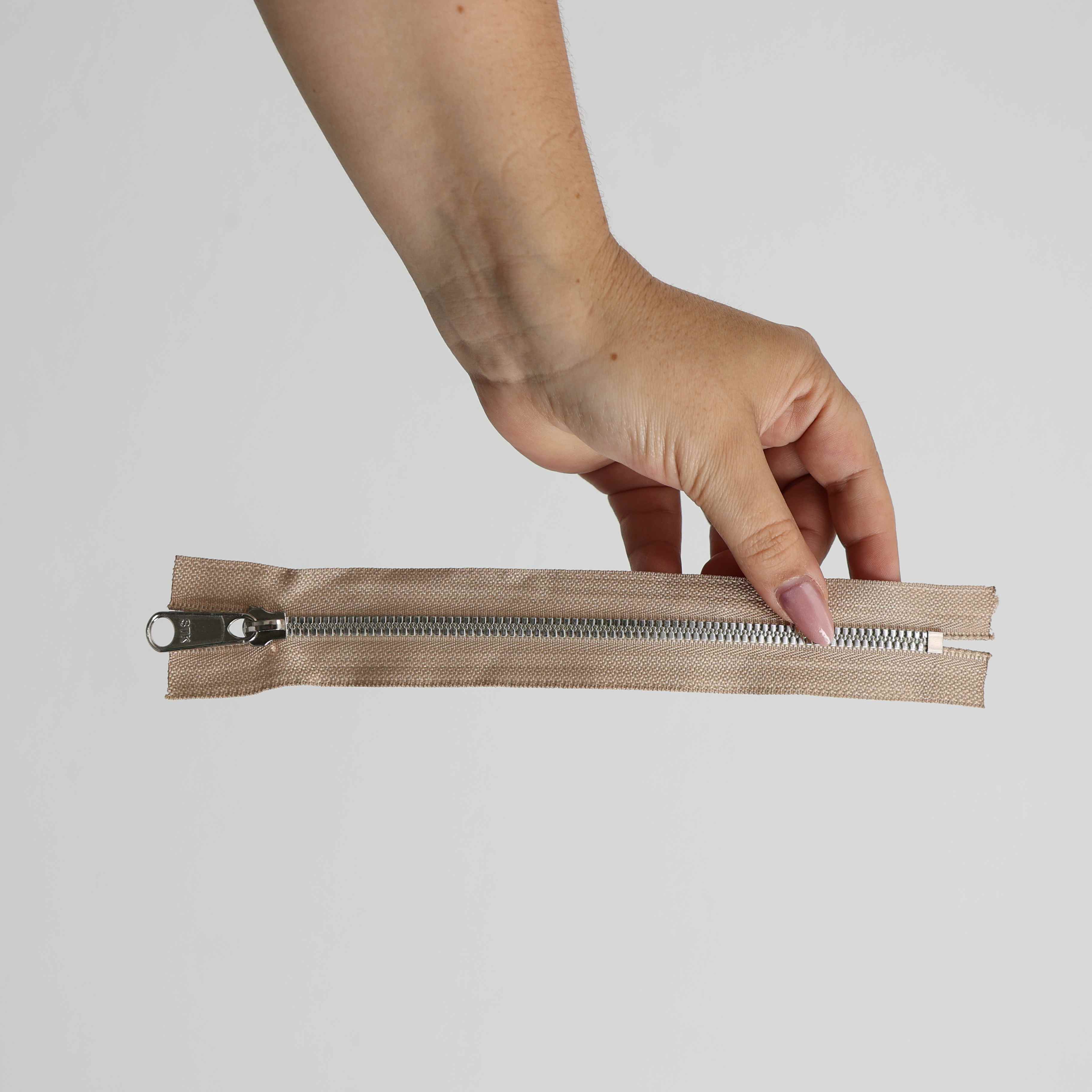 Ziper 20cm Cor:Bege/Prata